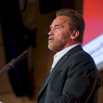 Arnold Schwarzenegger Paris 2015 12-08