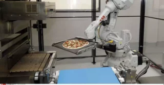 White Castle pizzas robot