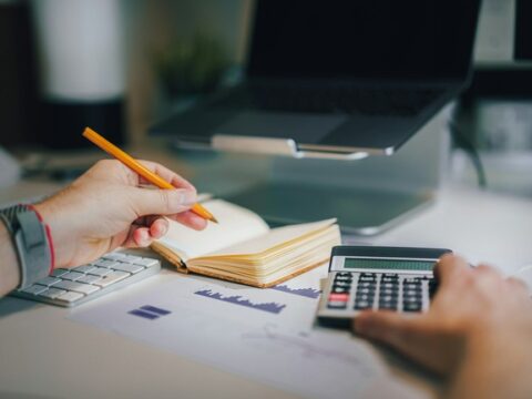 Retards de paiement : la France améliore ses positions dans une Europe contrastée